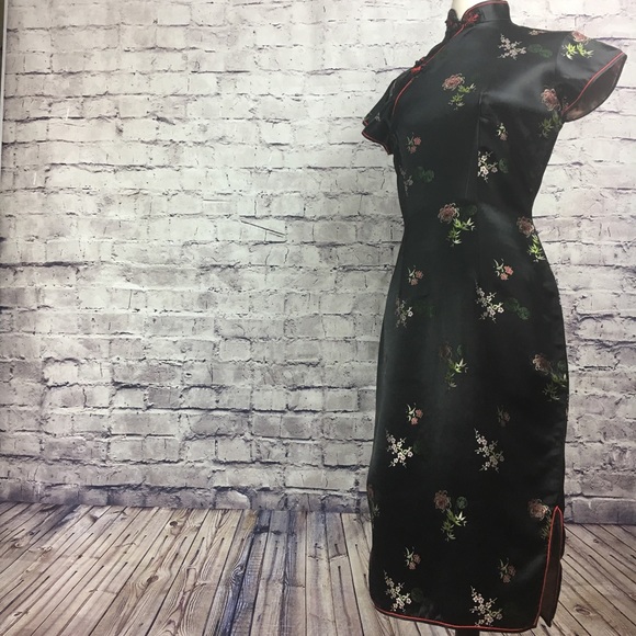 1950s Vintage Silk Cheongsam Qipao from Hong Kong - Picture 2 of 8